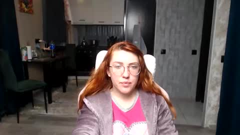 Snapshot of reginasmilee chatting on April 13, 4:18 am Regina online show from April 13, 4:18 am