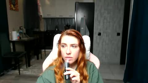 Snapshot of reginasmilee chatting on April 15, 3:02 am Regina online show from April 15, 3:02 am