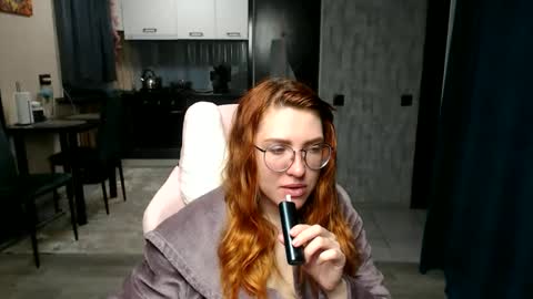 Snapshot of reginasmilee chatting on April 18, 2:59 am Regina online show from April 18, 2:59 am