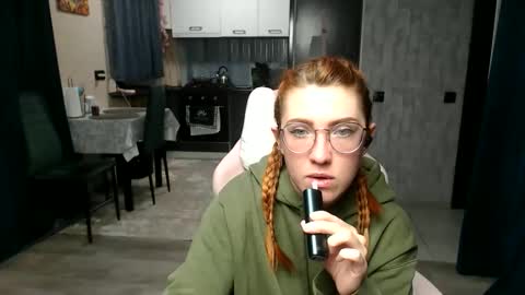 Snapshot of reginasmilee chatting on April 22, 2:36 am Regina online show from April 22, 2:36 am