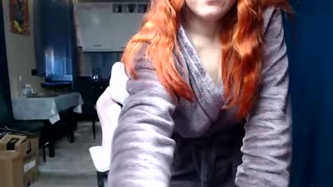 Snapshot of reginasmilee chatting on May 4, 3:24 am Regina online show from May 4, 3:24 am