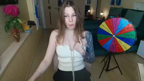 Snapshot of reginasparkle chatting on February 19, 5:36 am Regina online show from February 19, 5:36 am