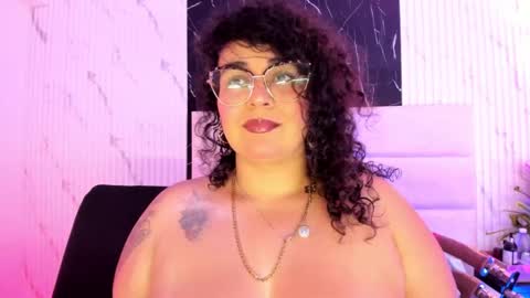 Snapshot of reginavegaa chatting on October 3, 11:51 am reginavegaa online show from October 3, 11:51 am