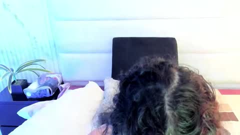 reginavegaa online show from December 3, 11:41 am