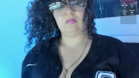 reginavegaa online show from January 15, 11:37 am