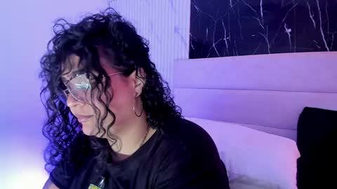reginavegaa online show from May 14, 9:16 am
