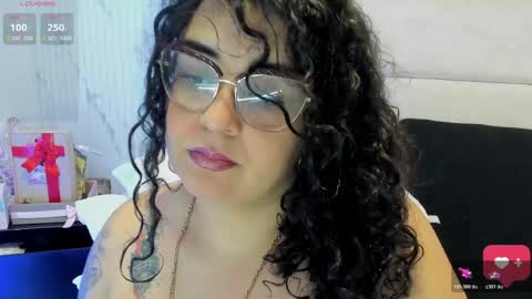 Snapshot of reginavegaa chatting on June 3, 11:35 am reginavegaa online show from June 3, 11:35 am