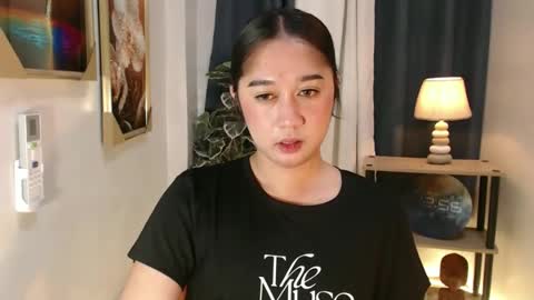 regine online show from February 4, 4:57 pm