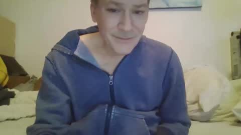 Snapshot of regularguy420 chatting on January 19, 3:21 am regularguy420 online show from January 19, 3:21 am