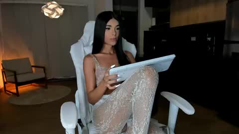 Snapshot of reichel_gray chatting on April 22, 2:47 am REICHEL online show from April 22, 2:47 am