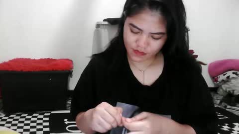 reign2525 online show from February 9, 9:30 pm