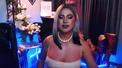 Snapshot of reigning_ivy chatting on March 19, 7:29 pm Red Ivy online show from March 19, 7:29 pm