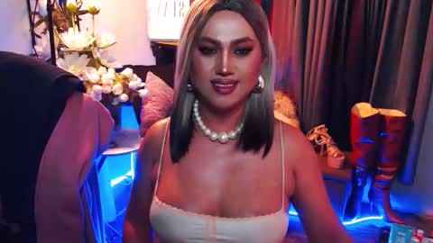 Snapshot of reigning_ivy chatting on March 22, 8:12 pm Red Ivy online show from March 22, 8:12 pm