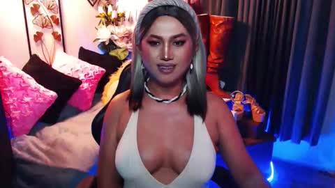 Snapshot of reigning_ivy chatting on March 29, 9:15 pm Red Ivy online show from March 29, 9:15 pm