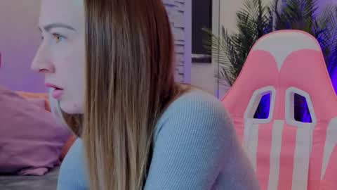 reina cummings online show from December 16, 7:35 am