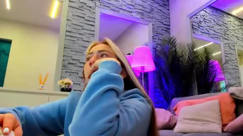reina cummings online show from April 26, 4:10 am