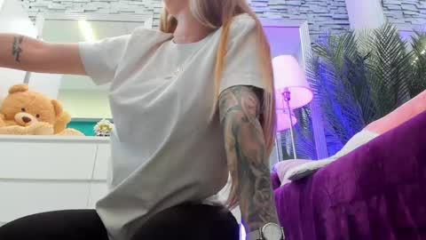 reina cummings online show from May 15, 5:47 am