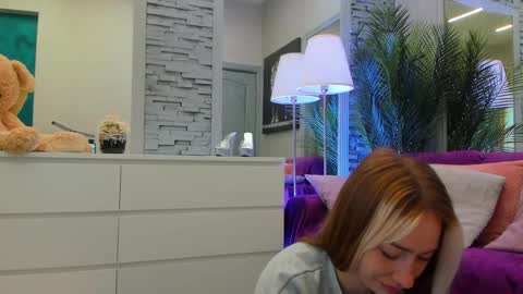 reina cummings online show from May 17, 5:38 am
