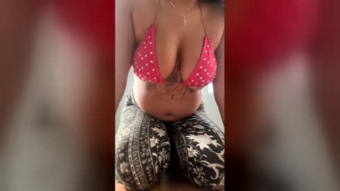 Snapshot of reinaassss chatting on December 22, 8:28 pm reinaassss online show from December 22, 8:28 pm