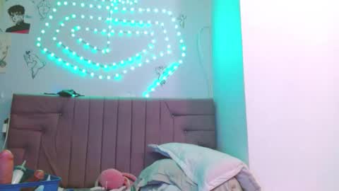reiv_femboy online show from March 1, 4:47 am
