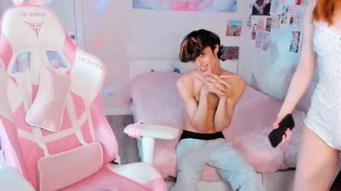 Remi Pawx online show from April 25, 12:30 pm