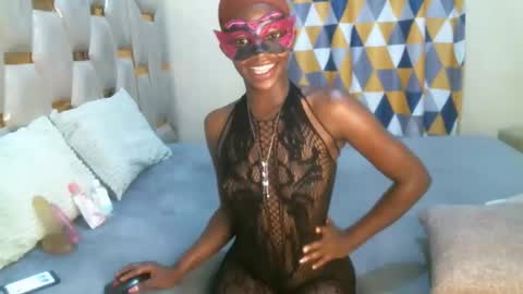 remmyqueen online show from May 10, 8:47 pm