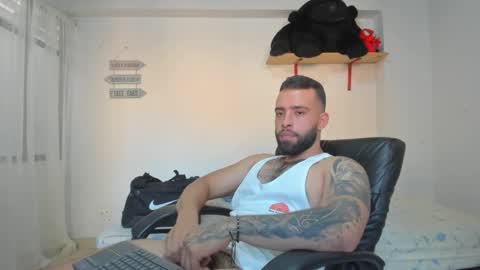 Snapshot of remy_sten chatting on January 29, 9:39 pm Rmy Steen online show from January 29, 9:39 pm
