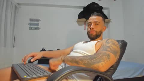 Snapshot of remy_sten chatting on February 12, 11:51 pm Rmy Steen online show from February 12, 11:51 pm