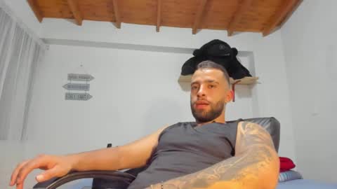 Snapshot of remy_sten chatting on February 13, 11:37 pm Rmy Steen online show from February 13, 11:37 pm