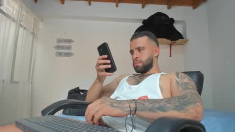 Snapshot of remy_sten chatting on February 14, 8:48 pm Rmy Steen online show from February 14, 8:48 pm