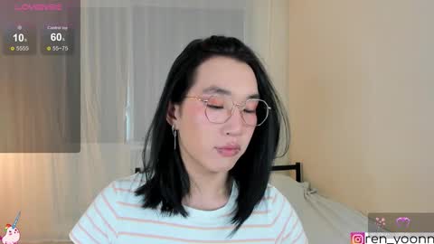 Snapshot of ren_yoonn chatting on March 5, 9:27 am Ren online show from March 5, 9:27 am