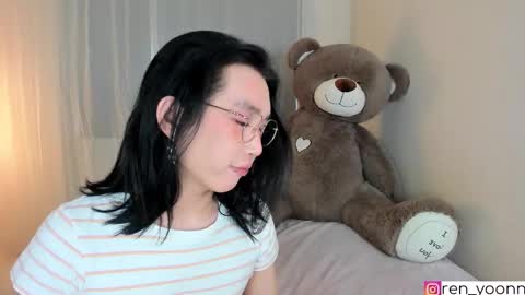 Snapshot of ren_yoonn chatting on March 19, 8:07 am Ren online show from March 19, 8:07 am