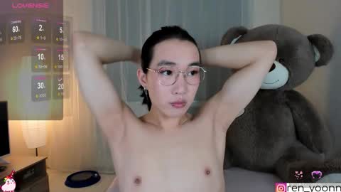 Snapshot of ren_yoonn chatting on March 22, 10:51 am Ren online show from March 22, 10:51 am