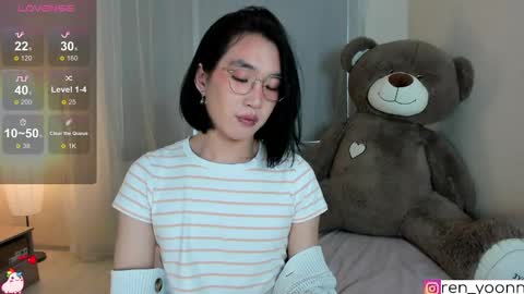 Snapshot of ren_yoonn chatting on April 28, 9:25 am Ren online show from April 28, 9:25 am