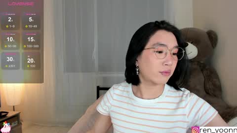 Snapshot of ren_yoonn chatting on May 4, 4:41 am Ren online show from May 4, 4:41 am