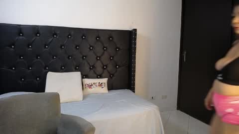 Snapshot of renata_salinas_1 chatting on May 11, 11:49 am Renata Salinas online show from May 11, 11:49 am