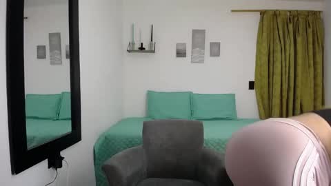 Snapshot of renata_salinas_1 chatting on May 20, 10:27 pm Renata Salinas online show from May 20, 10:27 pm