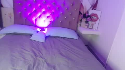 RENATA VALENTINA online show from April 25, 11:24 am