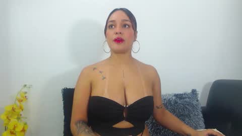 renatabrownn28 online show from March 16, 8:40 am