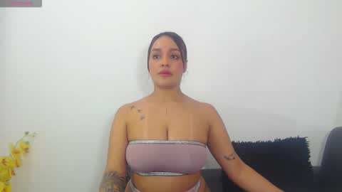 renatabrownn28 online show from April 25, 1:41 pm