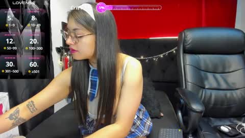 Snapshot of renatha_collins chatting on November 8, 6:57 am Noah master Renatha slave online show from November 8, 6:57 am