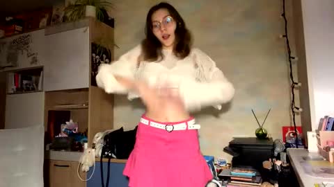 Snapshot of renayreisdorf chatting on March 3, 4:35 pm Mia online show from March 3, 4:35 pm