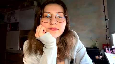 Snapshot of renayreisdorf chatting on March 4, 1:17 pm Mia online show from March 4, 1:17 pm