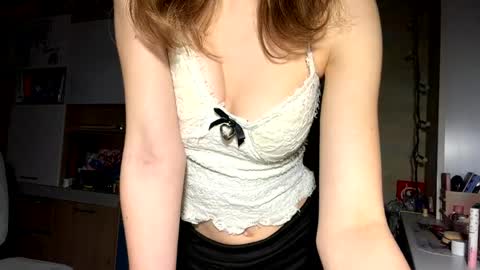 Snapshot of renayreisdorf chatting on March 26, 4:34 pm Mia online show from March 26, 4:34 pm