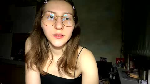 Snapshot of renayreisdorf chatting on March 27, 5:56 pm Mia online show from March 27, 5:56 pm