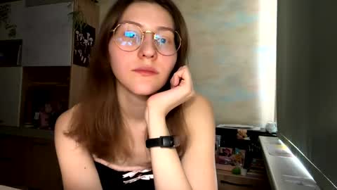 Snapshot of renayreisdorf chatting on March 30, 1:23 pm Mia online show from March 30, 1:23 pm