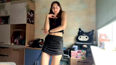 Snapshot of renayreisdorf chatting on April 2, 10:02 am Mia online show from April 2, 10:02 am