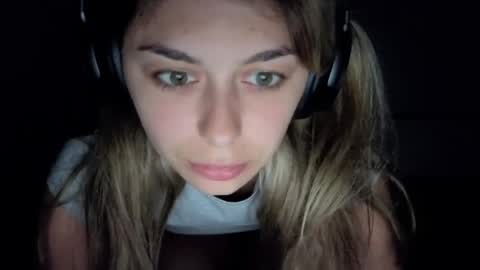 renee_loah online show from May 13, 8:38 pm