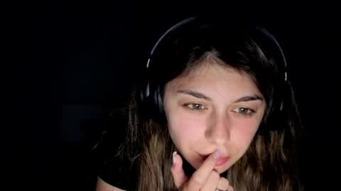 Snapshot of renee_loah chatting on May 28, 8:50 pm renee_loah online show from May 28, 8:50 pm