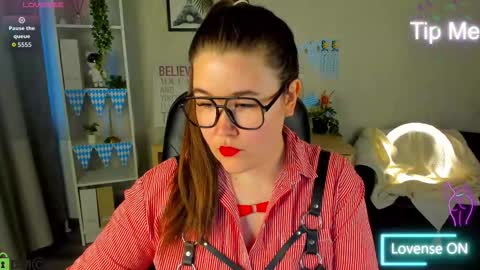 Snapshot of renee_turner chatting on October 1, 9:37 am renee_turner online show from October 1, 9:37 am